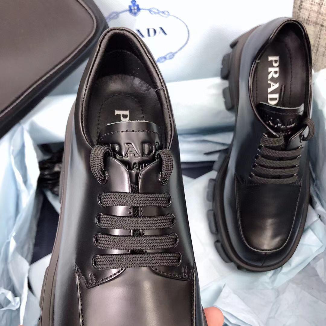 Женские ботинки Prada 2022 черные кожаные на платформе