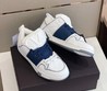 Мужские кроссовки Valentino 2022-2023 белые с синими шнурками