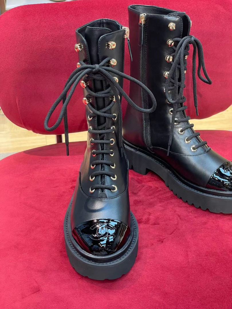 Женские ботинки Chanel 2022 черные кожаные на шнуровке