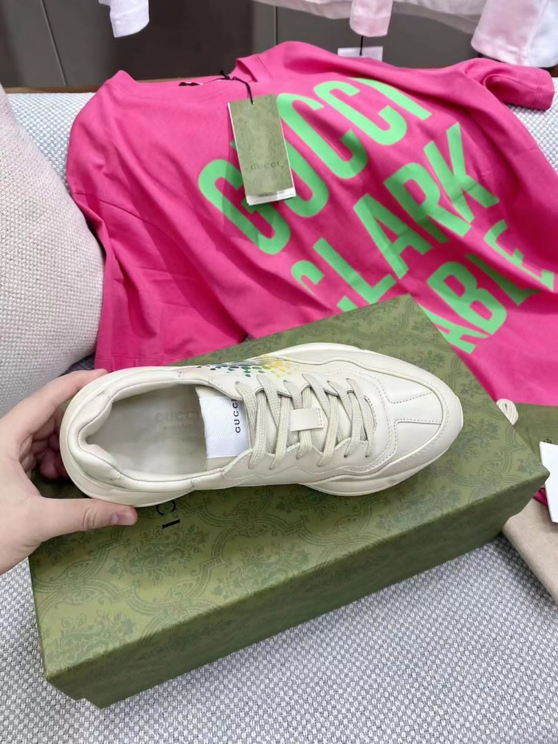 Женские кроссовки Gucci 2022-2023 белые с зеленым принтом Heart