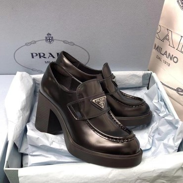 Женские ботинки Prada 2022 черные кожаные на каблуке