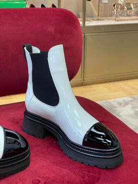 Женские ботинки Chanel 2022 белые кожаные с глянцевым носом