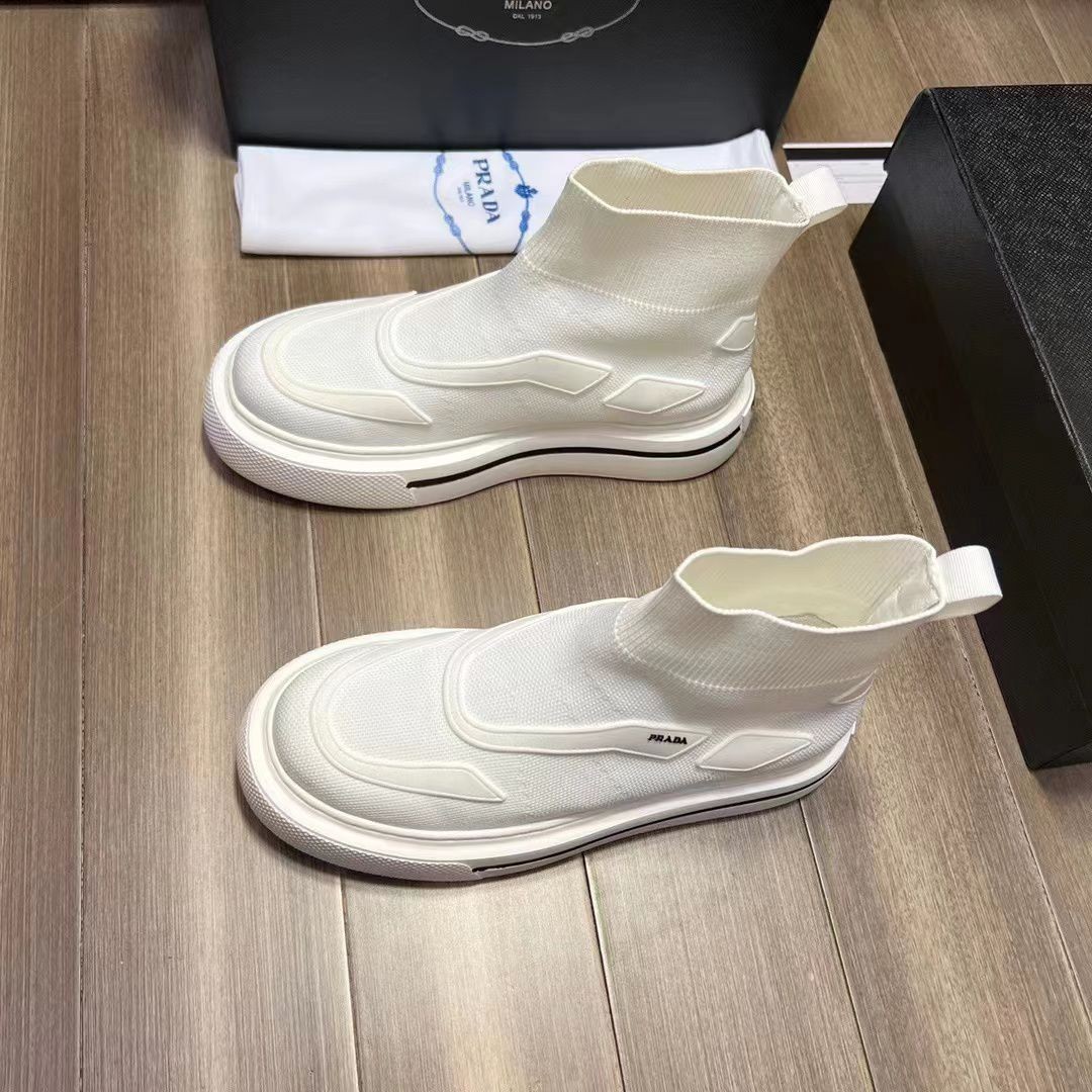 Женские кроссовки Prada белые 2022 текстильные