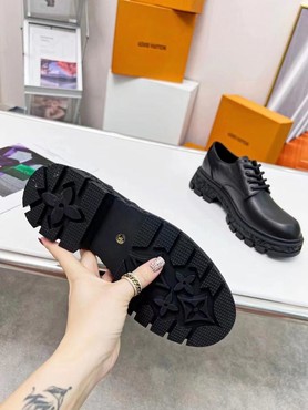 Женские ботинки Louis Vuitton 2022 черные кожаные