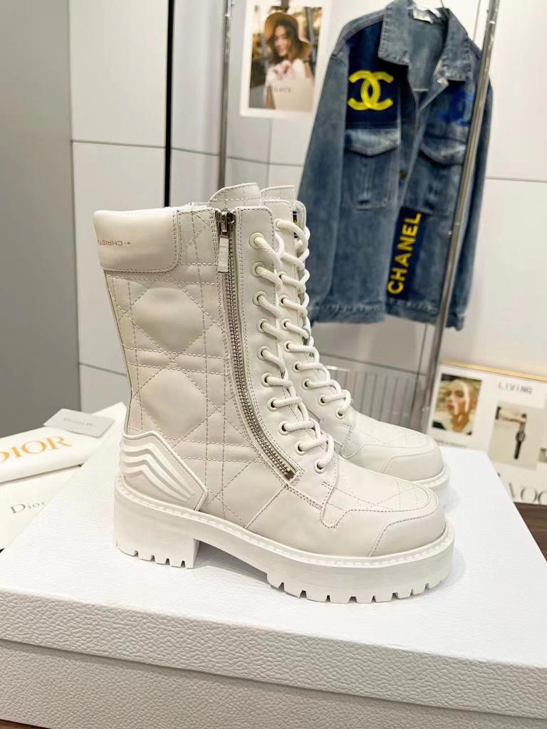 Женские ботинки Christian Dior 2022 белые кожаные с текстурой