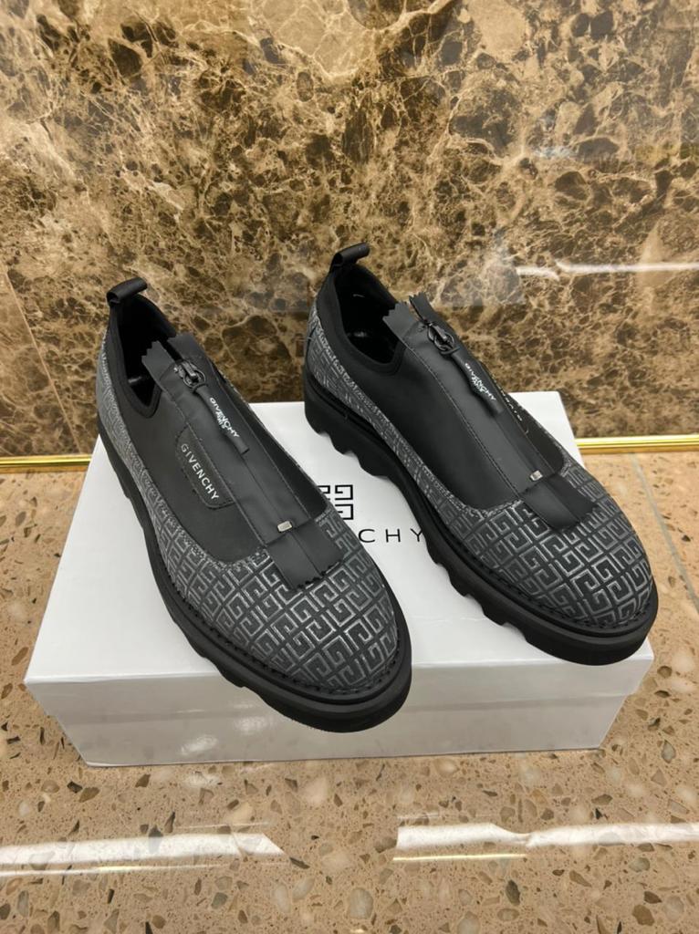 Мужские кроссовки Givenchy 2022-2023 черные с замком и светлым рисунком