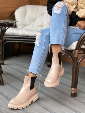 Женские ботинки Alexander McQueen 2022 бежевые кожаные глянцевые