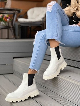 Женские ботинки Alexander McQueen 2022 белые кожаные глянцевые