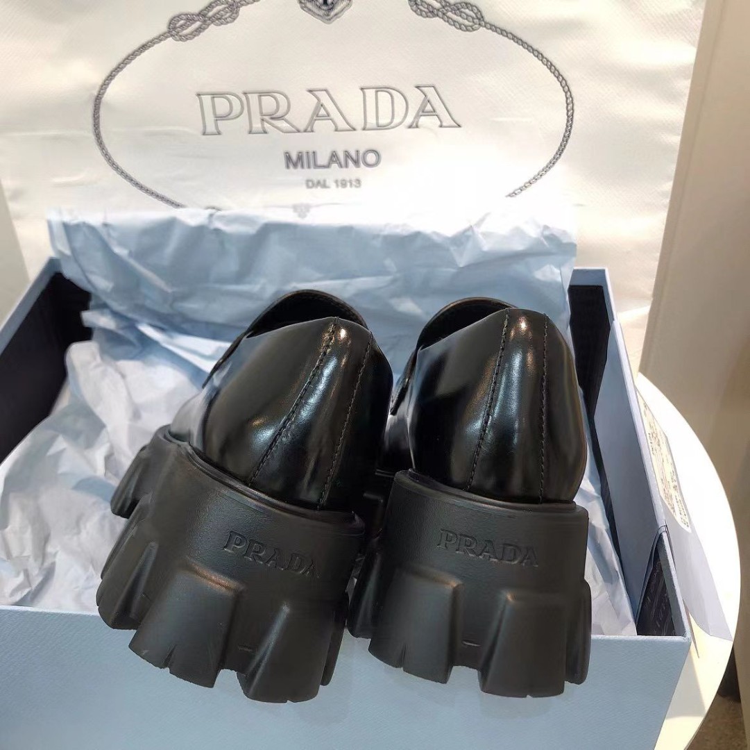 Женские высокие ботинки Prada 2022 черные кожаные