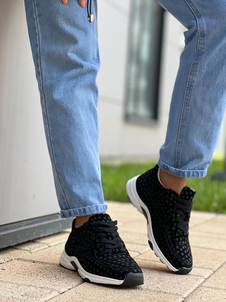Женские кроссовки Chanel 2022 черные замшевые