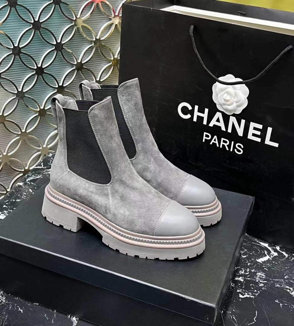 Женские ботинки Chanel 2022 серые замшевые