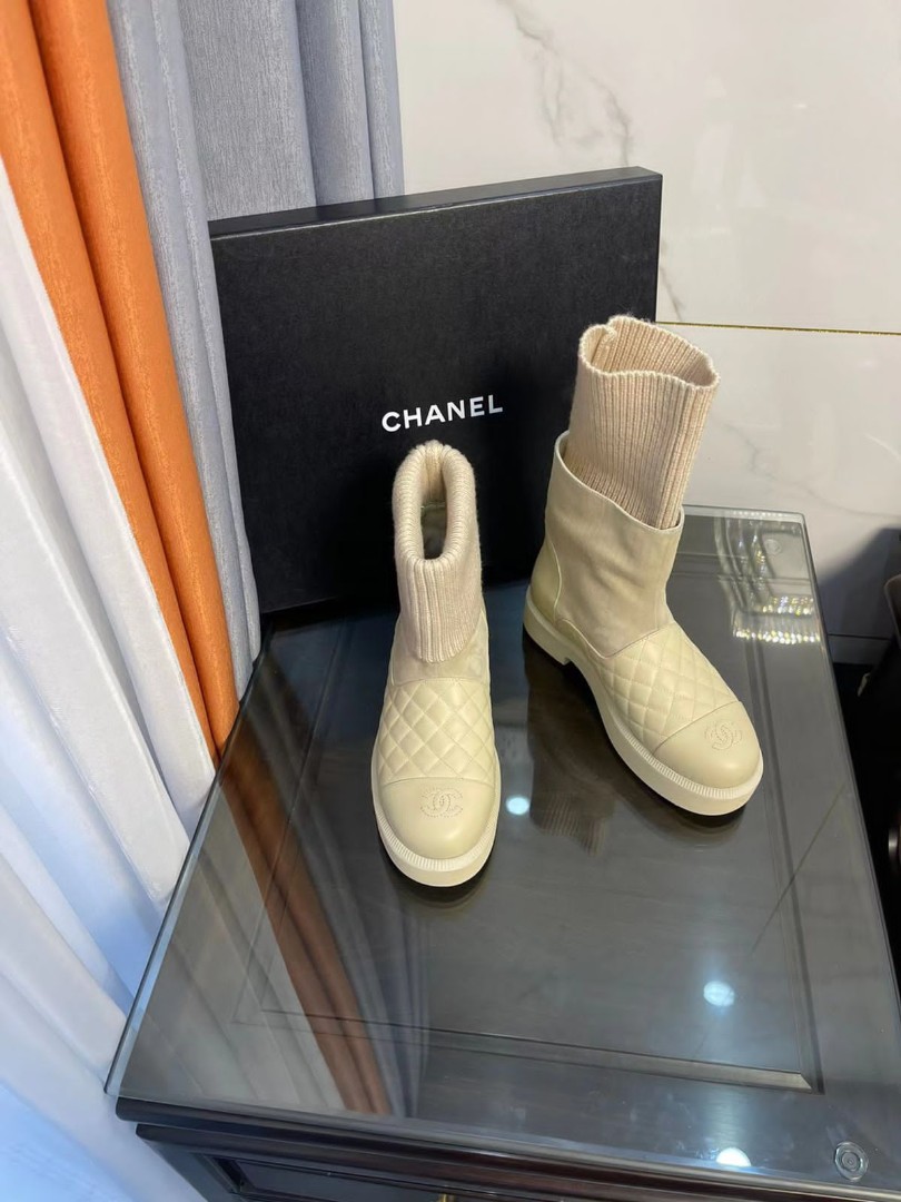 Женские высокие ботинки Chanel 2022 бежевые