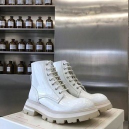 Женские ботинки Alexander McQueen 2022 белые кожаные на шнурках