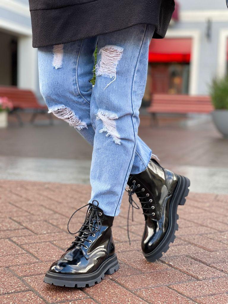 Женские ботинки Alexander McQueen 2022 черные кожаные на шнурках