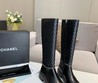 Женские осенние сапоги Chanel 2022 черные кожаные с текстурным верхом
