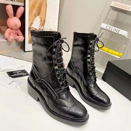 Женские высокие ботинки Chanel 2022 черные кожаные с текстурой