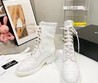 Женские высокие ботинки Chanel 2022 белые кожаные с текстурой