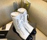Женские высокие ботинки Chanel 2022 белые с черным носом