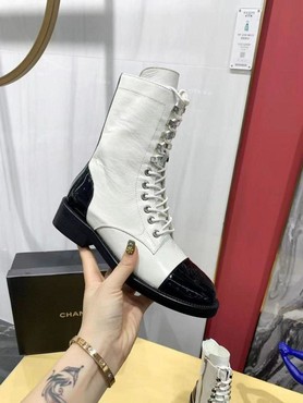 Женские высокие ботинки Chanel 2022 белые с черным носом