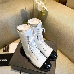 Женские высокие ботинки Chanel 2022 белые с черным носом
