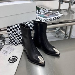 Женские ботинки Alexander McQueen 2022 черные кожаные с фактурным носом