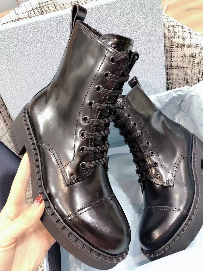 Женские ботинки Prada 2022 черные кожаные высокие на шнурках