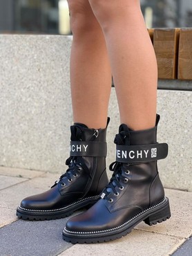 Женские ботинки Givenchy 2022 кожаные черные на шнурках с белом логотипом