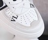 Женские кроссовки Valentino 2022 белые кожаные с черным логотипом
