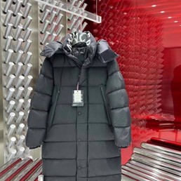 Женский пуховик Moncler черный