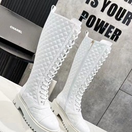 Женские осенние сапоги Chanel 2022 белые кожаные фактурные