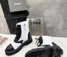 Женские ботинки Chanel 2022 белые с черным кожаные фактурные