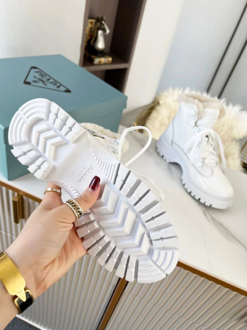Женские ботинки Prada 2022 белые на шнурках
