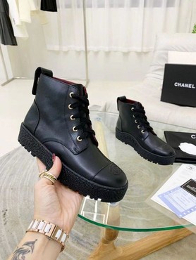 Женские ботинки кожаные Chanel 2022 черные с рельефной подошвой