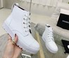 Женские ботинки кожаные Chanel 2022 белые с рельефной подошвой