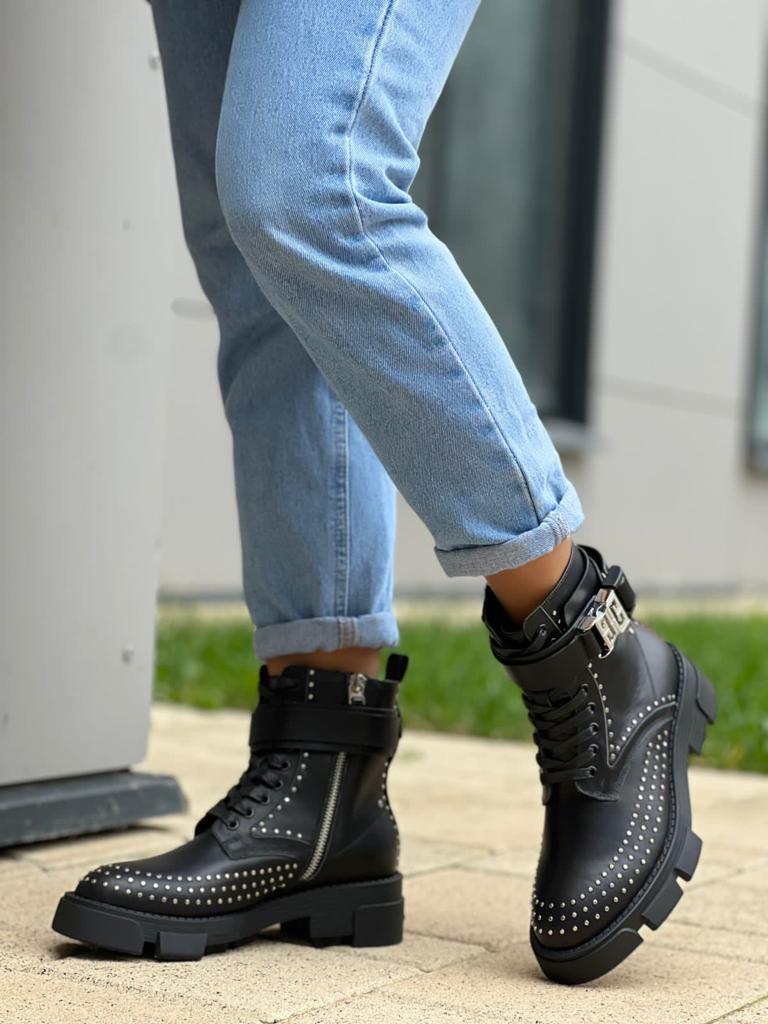 Женские ботинки Givenchy 2022 черные кожаные на шнуровке с декором