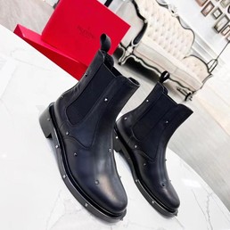 Женские ботинки Valentino 2022 кожаные черные высокие с декором без шнурков