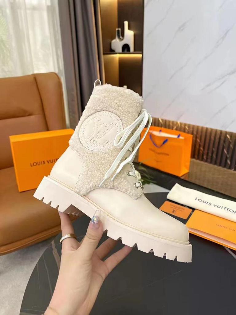 Женские ботинки Louis Vuitton 2022 бежево-белые кожаные с оттенком зимние