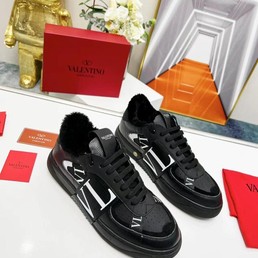 Мужские зимние кроссовки Valentino 2022 черные с белым логотипом