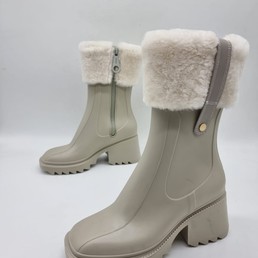 Женские зимние ботинки Chloe 2022-2023 серые резиновые