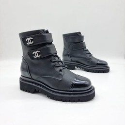Женские высокие ботинки кожаные Chanel 2022 черные