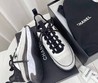 Женские кроссовки Chanel 2022 белые с черными шнурками