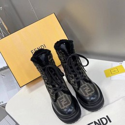 Женские зимние ботинки Fendi бежевые с черным