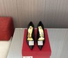 Женские кожаные туфли Valentino черные с стелькой под золото