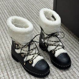 Женские зимние ботинки кожаные Chanel 2022 черные с белым мехом