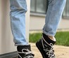 Женские зимние ботинки кожаные Chanel 2022 черные с белыми шнурками