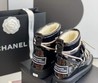 Женские зимние ботинки кожаные Chanel 2022 черные с белыми шнурками