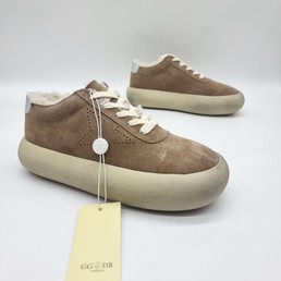 Женские зимние кеды Golden Goose 2022-2023 бежевые замшевые
