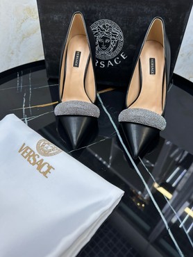 Женские туфли Versace черные кожаные с декором