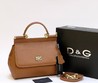 Женская сумка Dolce & Gabbana 25x20 коричневая кожаная