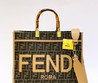 Сумка Fendi зеленая с орнаментом и бежевым логотипом текстильная